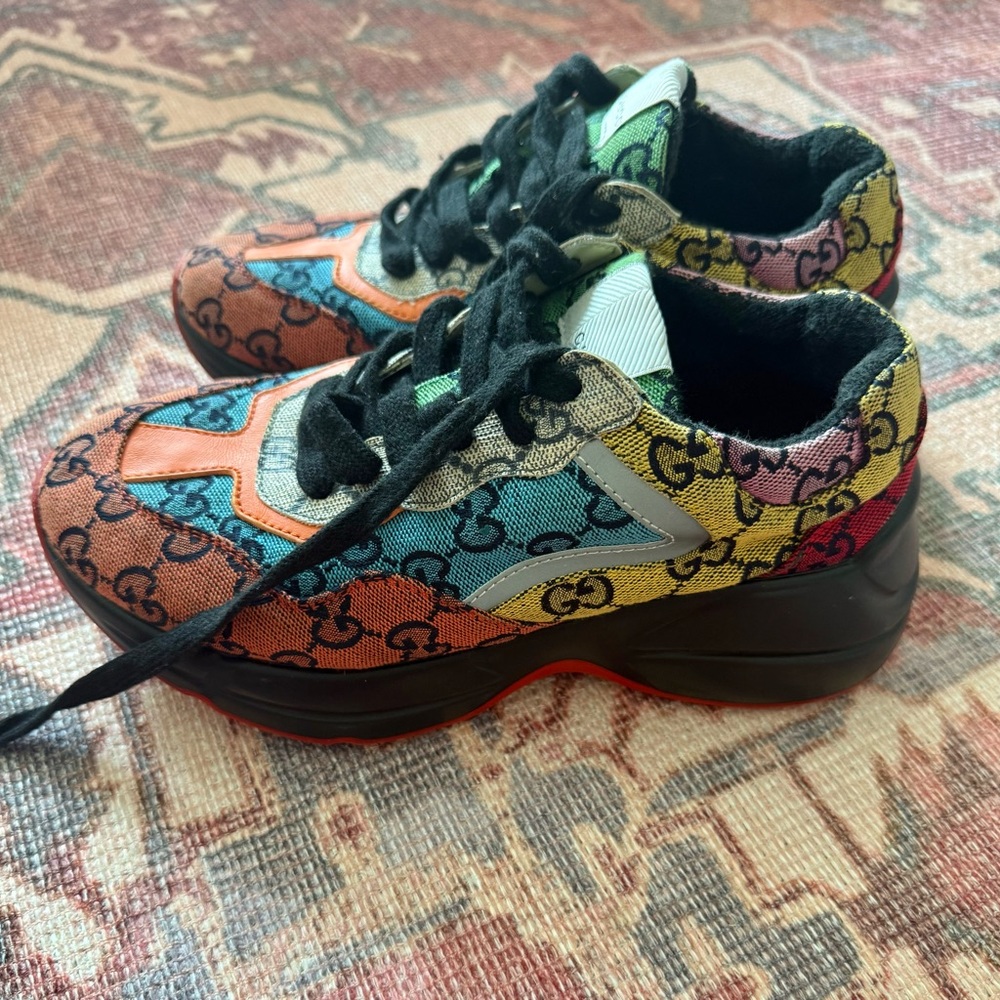 Rhyton multicolored